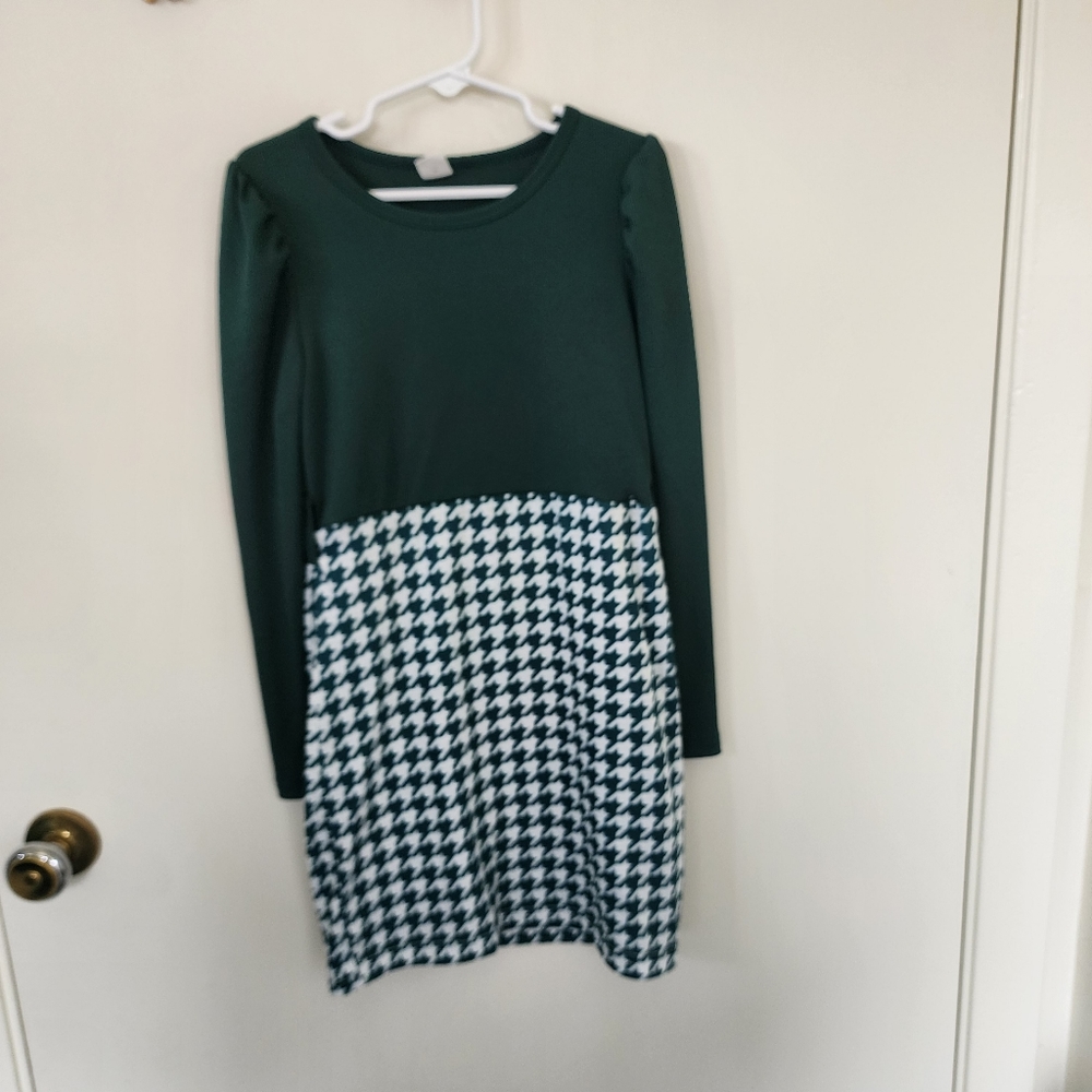 Shein 7y green and white houndstooth stretch dress Used good condition
